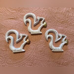 Set of 3 White Squirrel holding acorns.‎ NEW